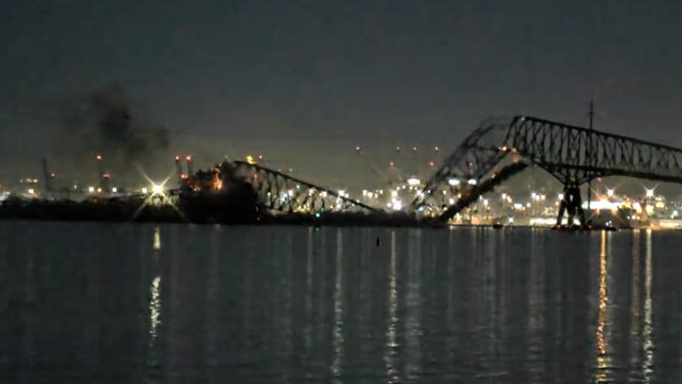 Βαλτιμόρη: Κατέρρευσε η γέφυρα “Francis Scott Key Bridge” μετά από σύγκρουση φορτηγού πλοίου