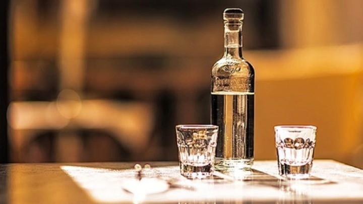 Τσίπουρο, τσικουδιά, ούζο και Μεταξά στα κορυφαία αλκοολούχα ποτά του κόσμου