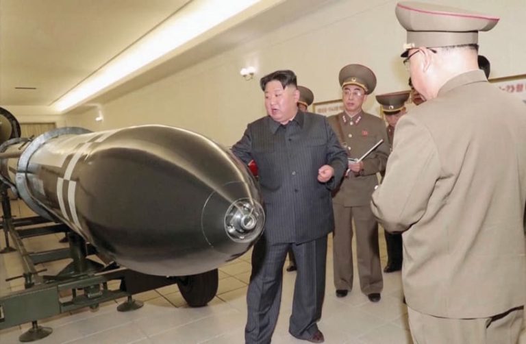 Βόρεια Κορέα: Εικονική άσκηση πυρηνικής αντεπίθεσης υπό την επίβλεψη Κιμ
