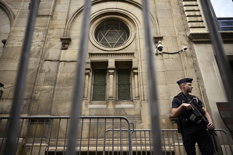 Σε συναγερμό η Ευρώπη – Δρακόντεια μέτρα ασφαλείας σε χώρους λατρείας και σχολεία της εβραϊκής κοινότητας