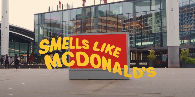 Αν μπορείς, αντιστάσου: Οι πινακίδες των Mc Donald’s που μυρίζουν… Big Mac! (βίντεο)