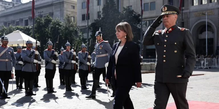 Σακελλαροπούλου από τη Χιλή: «Η Δημοκρατία και το κράτος δικαίου είναι αλληλένδετα»