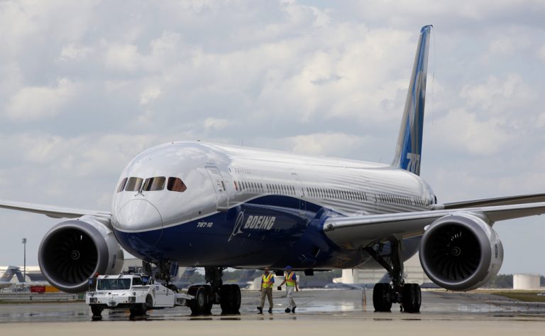 Boeing: Η Fitch υποβάθμισε τις προοπτικές της σε “αρνητικές” λόγω των προκλήσεων στην παραγωγή