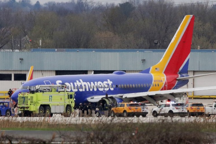 Νέο σοβαρό ατύχημα για την Boeing: Έπεσε μέρος του κινητήρα στην απογείωση