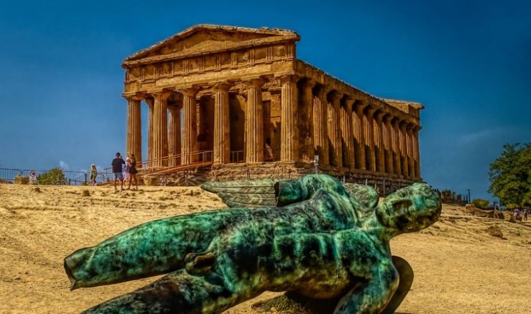 Πού μπορείς να δεις τοποθεσίες και φωτογραφίες όλων των αρχαίων ελληνικών θεάτρων στην Ευρώπη
