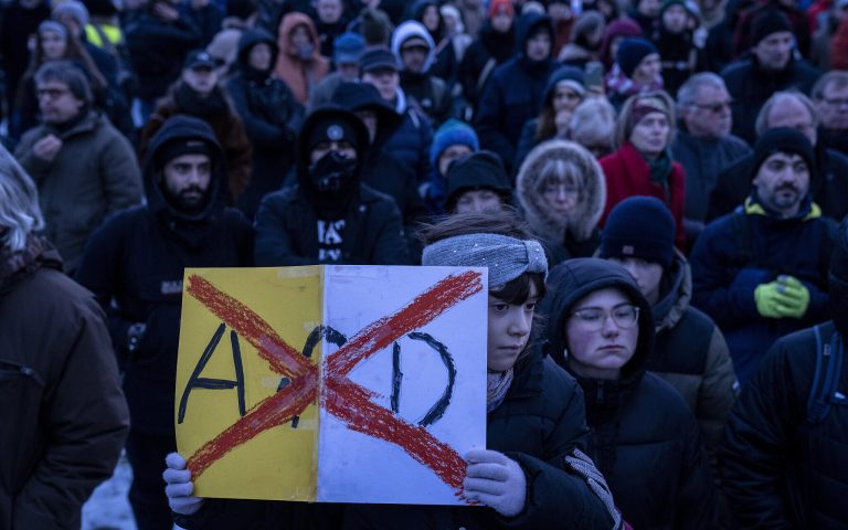 Γερμανία: Τσουχτερό πρόστιμο σε στέλεχος του AfD για ναζιστικό σύνθημα