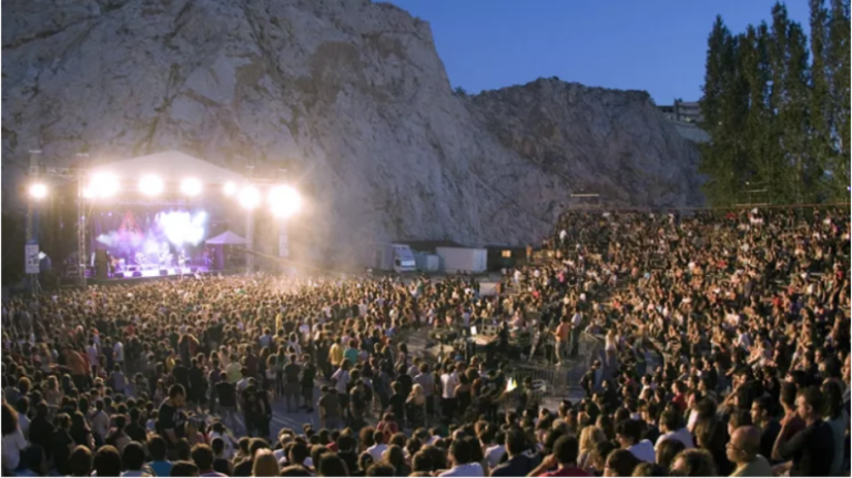 Φεστιβάλ στη Σκιά των Βράχων: Ανακοινώθηκε το πρόγραμμα του φετινού καλοκαιριού