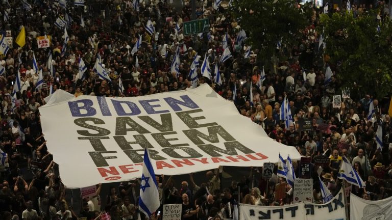 Χιλιάδες διαδηλωτές στους δρόμους του Ισραήλ: «Μπάιντεν, σώσε τους από τον Νετανιάχου»
