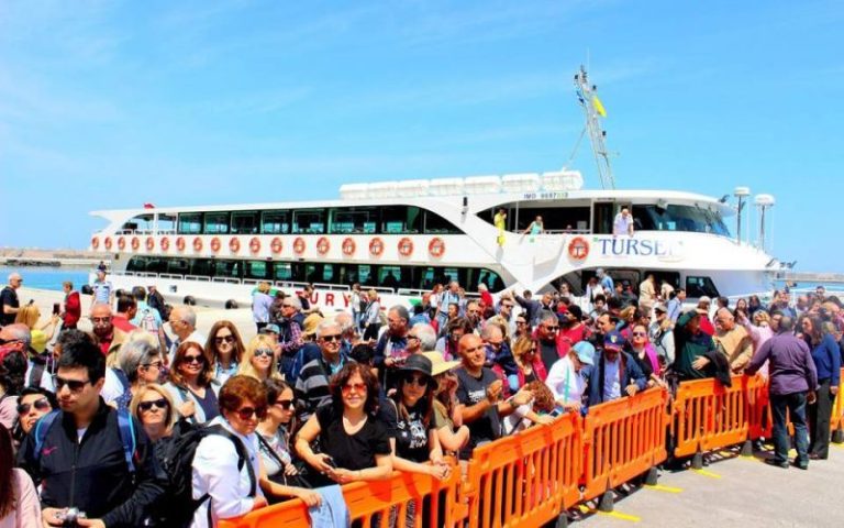 Απόβαση Τούρκων τουριστών στα Ελληνικά νησιά λόγω διακοπών για το μπαϊράμι