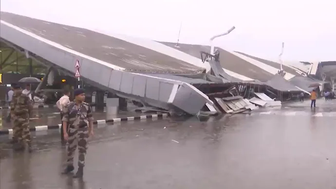 Ινδία: Κατέρρευσε η οροφή στο διεθνές αεροδρόμιο του Νέου Δελχί –  Ένας νεκρός