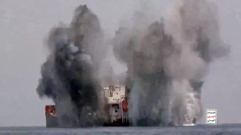 Ερυθρά Θάλασσα: Λεπτό προς λεπτό η επίθεση των Χούθι στο ελληνόκτητο πλοίο – Συγκλονιστικό βίντεο