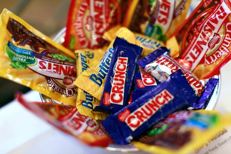 Nestle: Αναπόφευκτη η αύξηση των τιμών στη σοκολάτα καθώς το έλλειμμα κακάο θα είναι μεγαλύτερο από το αναμενόμενο