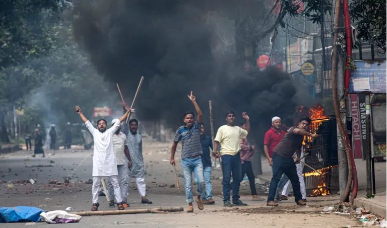 Χάος στο Μπανγκλαντές: Πάνω από 1.100 συλλήψεις, τουλάχιστον 173 νεκροί