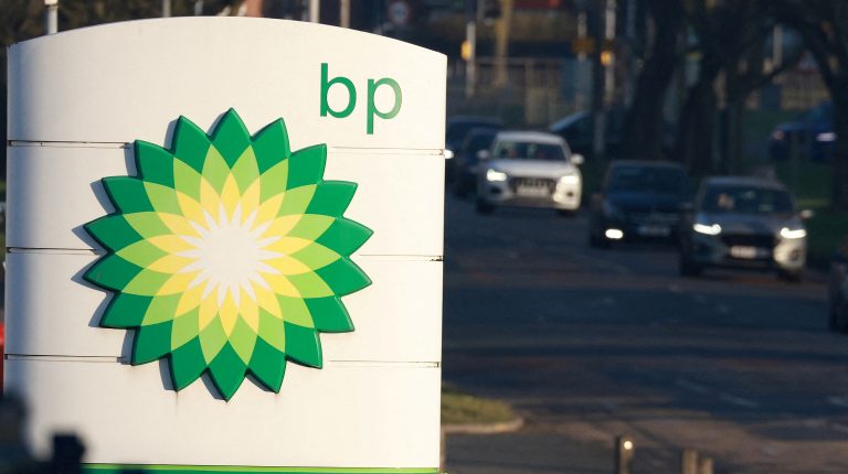 BP: Αγοράζει μετοχές 3,5 δισ μέχρι το τέλος του έτους