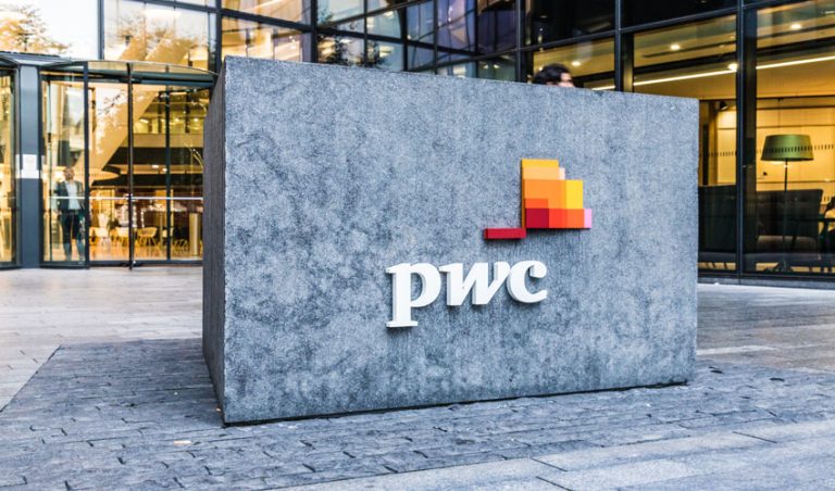 PwC: Η απώλεια πελατών έφερε μαζικές απολύσεις προσωπικού