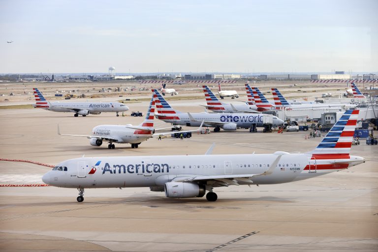 American Airlines: Ανέστειλε προσωρινά όλες τις πτήσεις λόγω προβλήματος επικοινωνίας