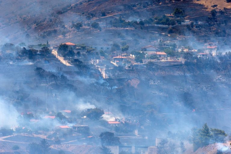 Υπό έλεγχο οι πυρκαγιές σε Κερατέα και Σταμάτα – Το μέγεθος της καταστροφής