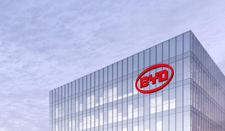 BYD: Θέτει στόχο το 50% των πωλήσεων αυτοκινήτων στην παγκόσμια αγορά