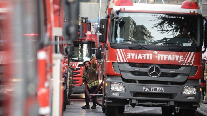 Καίγεται το Κορδελιό στη Σμύρνη-Η φωτιά έχει φτάσει σε κατοικημένες περιοχές