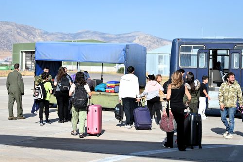 Συγκλονιστικές εικόνες από την επιχείρηση απεγκλωβισμού Ελλήνων και Κυπρίων με C130 της Πολεμικής μας Αεροπορίας