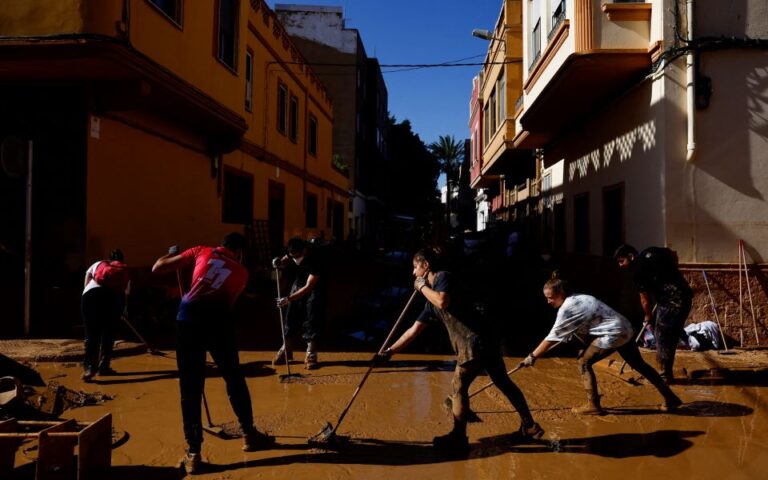 “Κόκκινος συναγερμός” ξανά στην Βαλένθια για σφοδρές βροχοπτώσεις